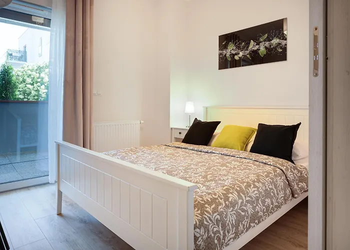 Apartamenty Suite Z Salonem, Sypialnia, Tarasem, Parkingiem, Blisko Centrum