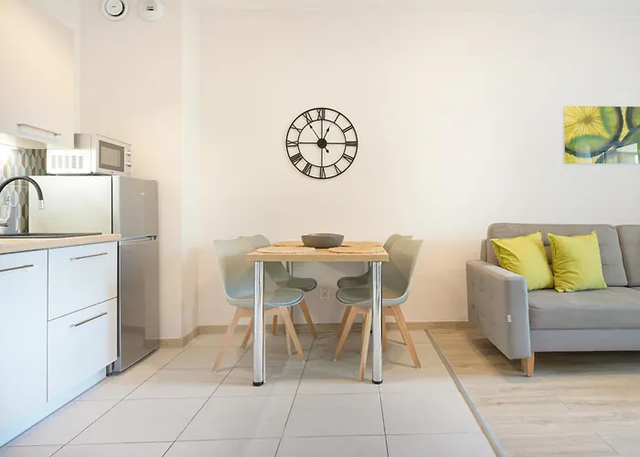 Apartamenty Suite Z Salonem, Sypialnia, Tarasem, Parkingiem, Blisko Centrum