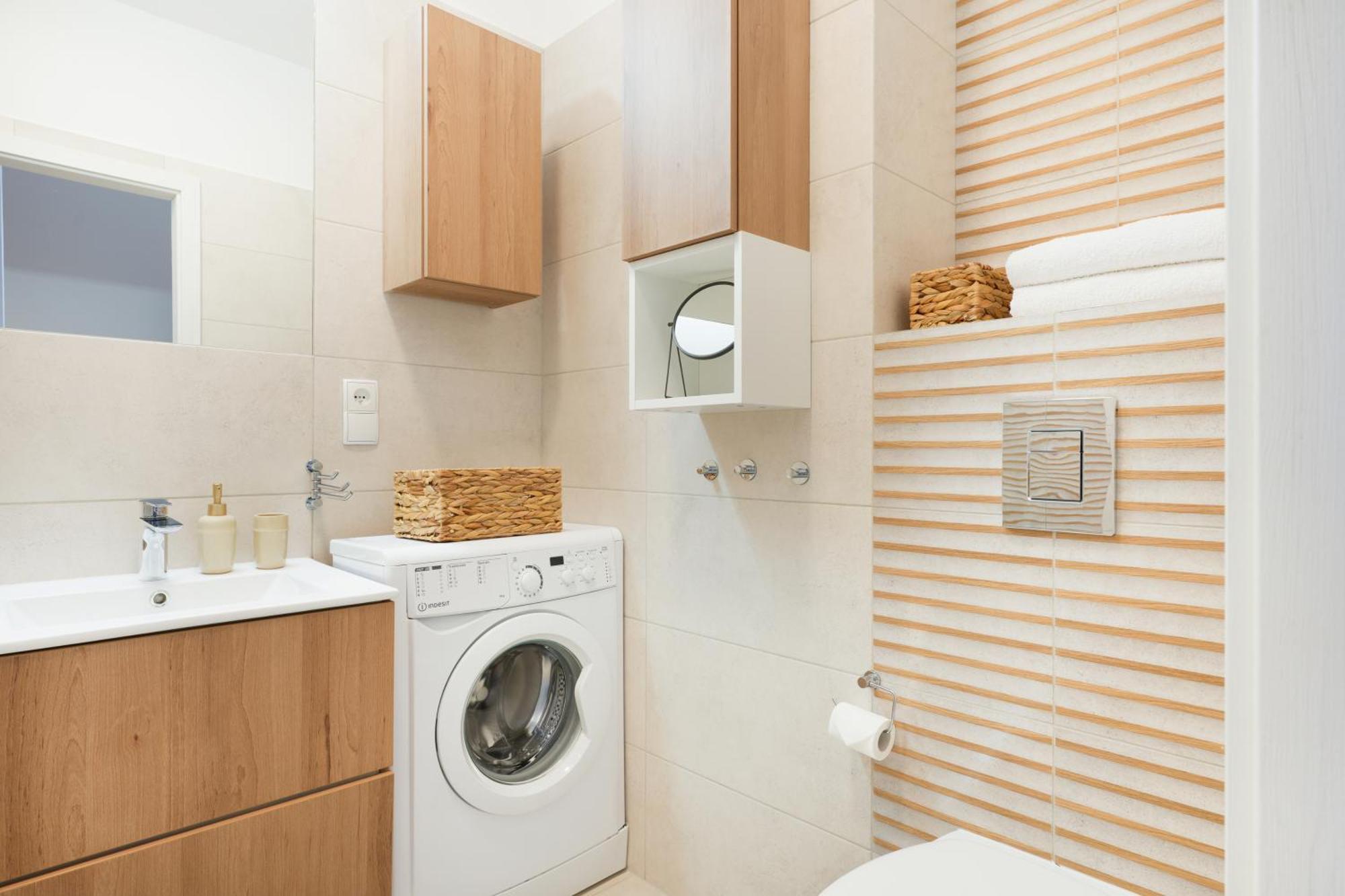Apartment Z Salonem, Sypialnia, Tarasem, Parkingiem, Blisko Centrum *