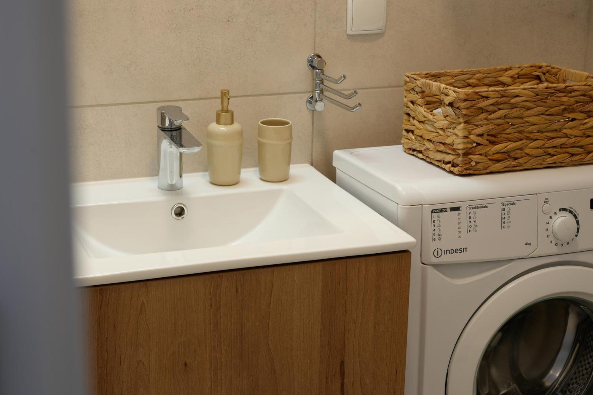 Apartment Z Salonem, Sypialnia, Tarasem, Parkingiem, Blisko Centrum *